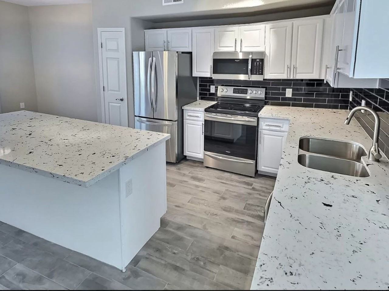 18250 N Cave Creek Rd - Photo 2 of 14