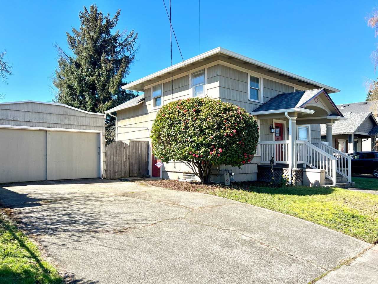 8421 N Fiske Ave - Photo 3 of 33