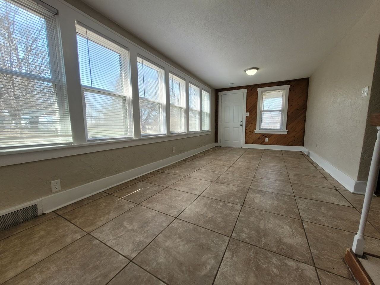 2414 Indianola Ave - Photo 7 of 50