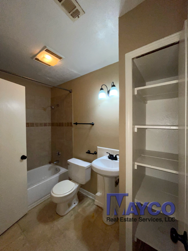 5705 E Texas St - Photo 5 of 8