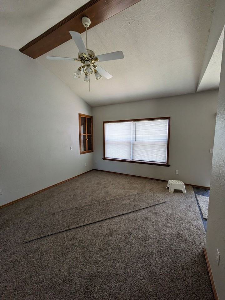 12236 Sw 13th St - Photo 3 of 17