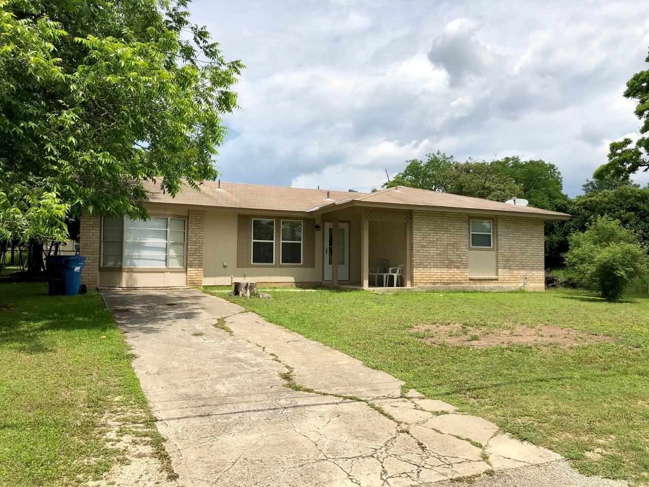 1607 Sycamore St - Photo 2 of 16