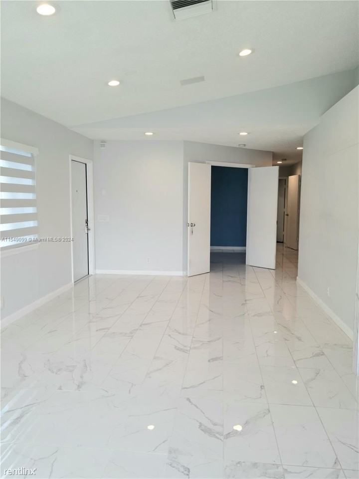 1891 Sw 118th Ave - Photo 2 of 3