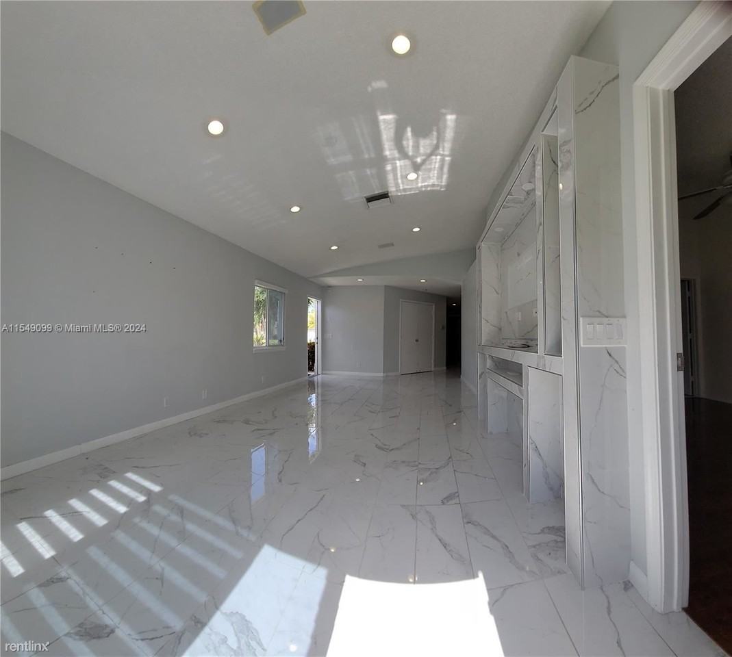 1891 Sw 118th Ave - Photo 3 of 3