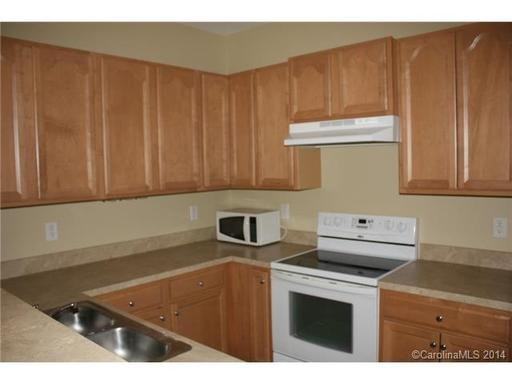 1232 Duncan Gardens Dr - Photo 2 of 12