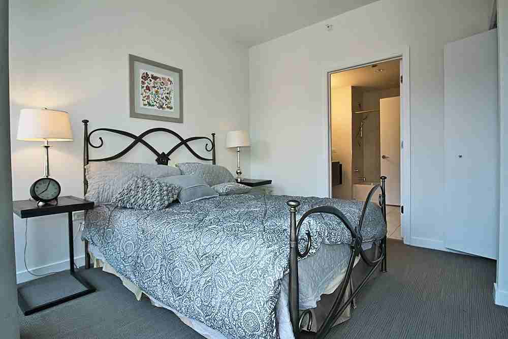 805 N La Salle Dr - Photo 6 of 17