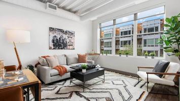 featured image of 949 W Dakin St #1-1