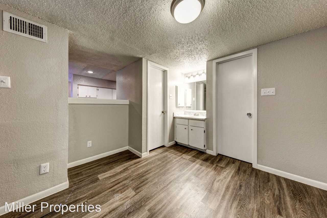 2406 Bluebonnet Ln - Photo 3 of 7