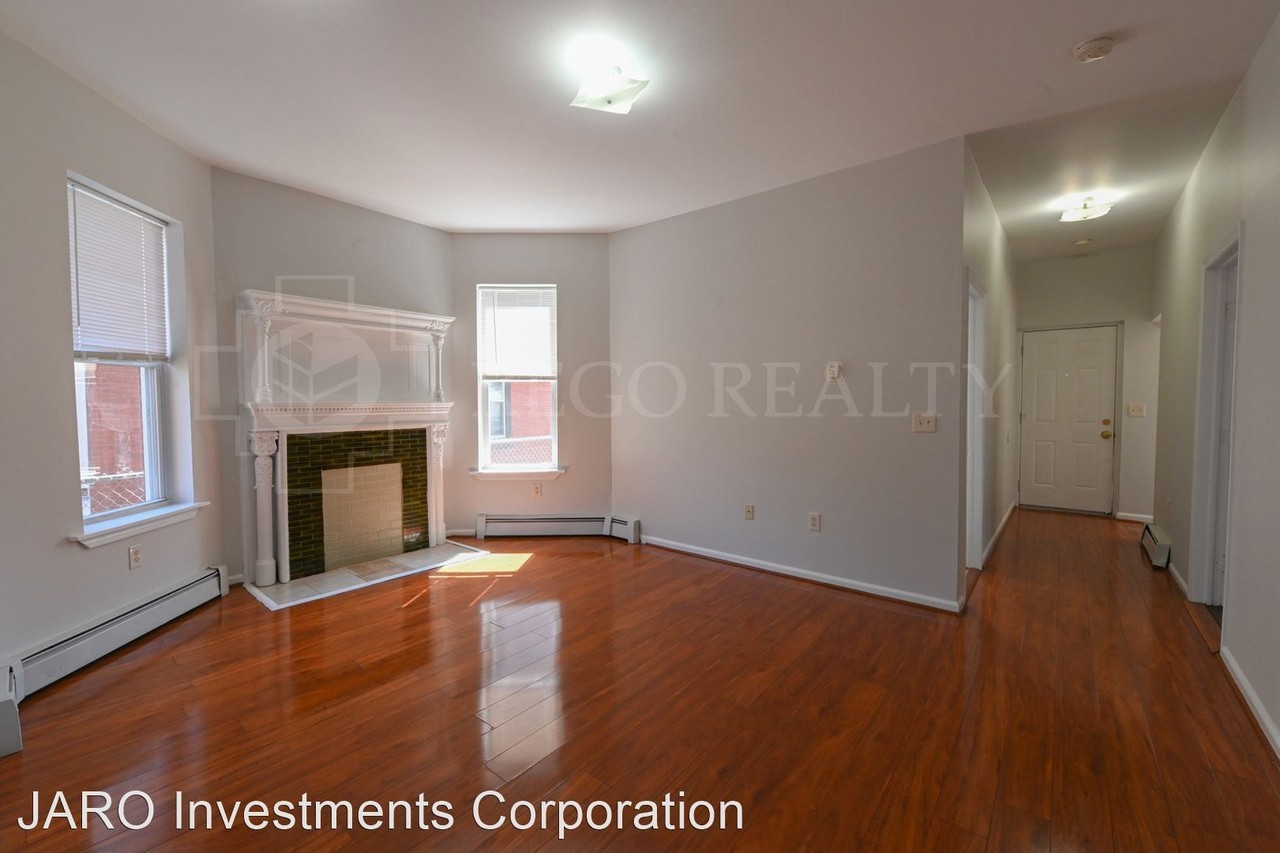 207 Wethersfield Ave - Photo 3 of 15