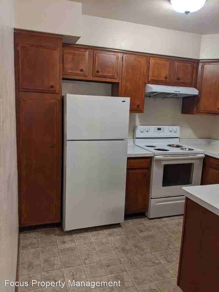 825 12th St. - Photo 2 of 7