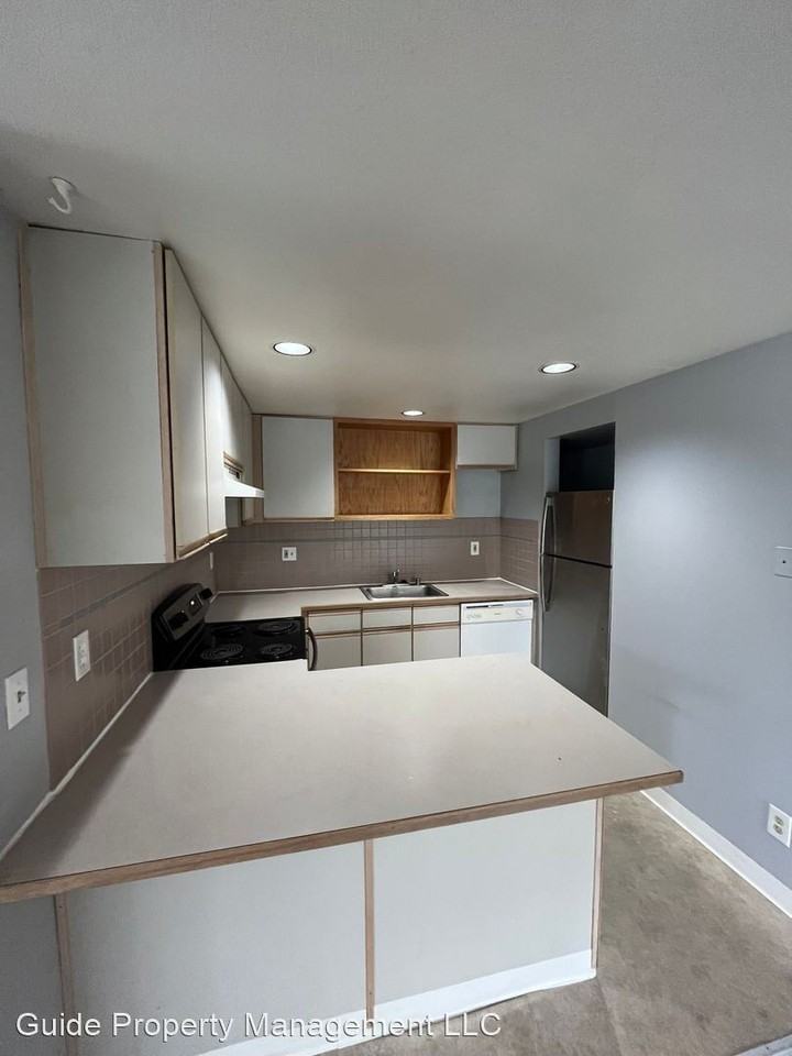 Boston West Apartments - Photo 2 of 6