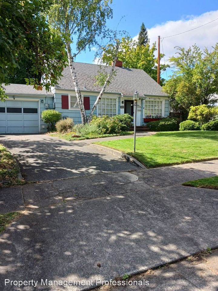 1316 Nw Lawnridge Ave - Photo 2 of 17
