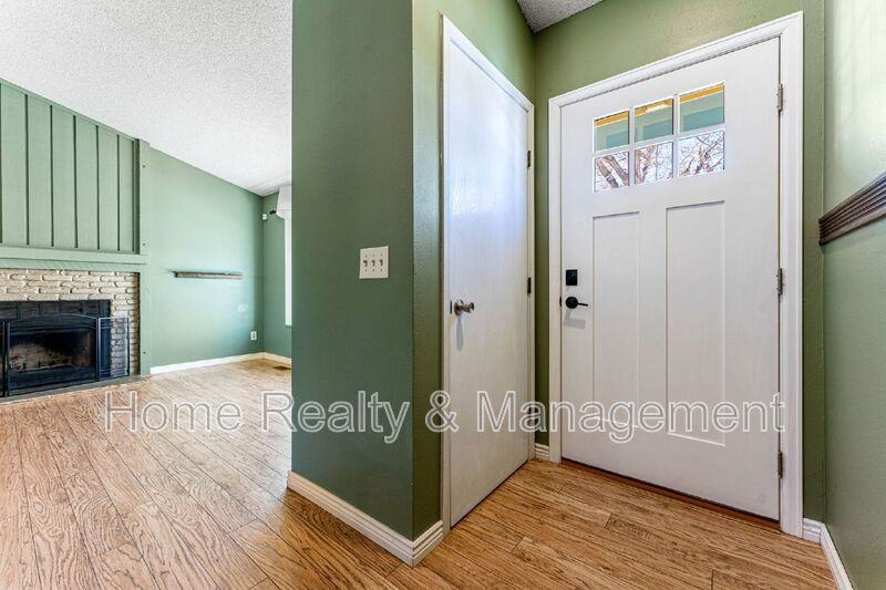 18976 E Mercer Dr - Photo 4 of 28