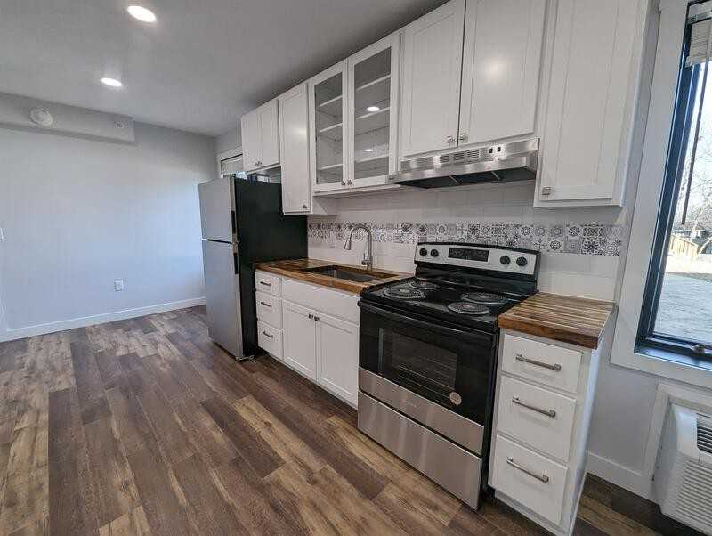413 Jefferson St - Photo 3 of 18