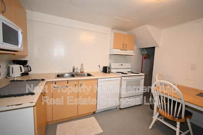 236 Nicholson St S #B - Photo 2 of 15