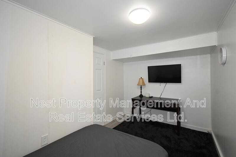 236 Nicholson St S #B - Photo 5 of 15