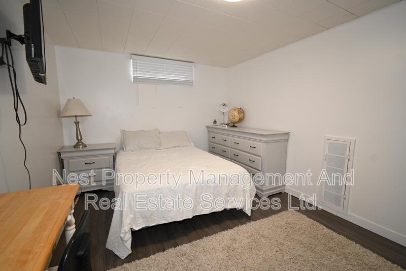 236 Nicholson St S #B - Photo 7 of 15