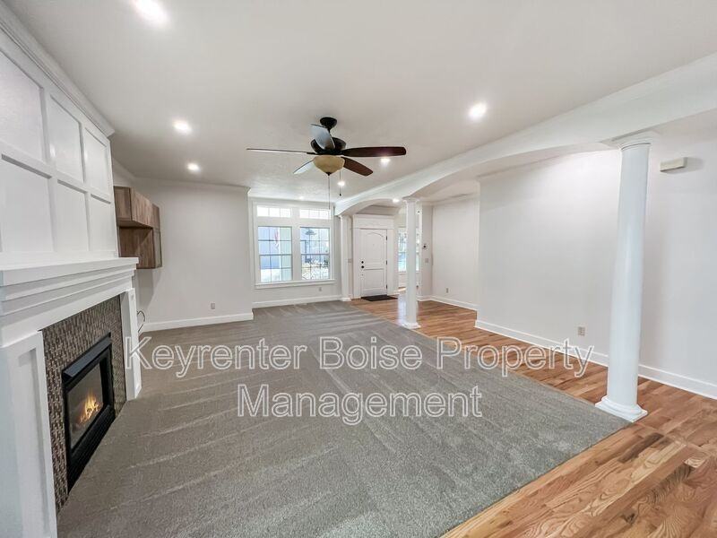 2191 N Trail Creek Ln - Photo 2 of 22