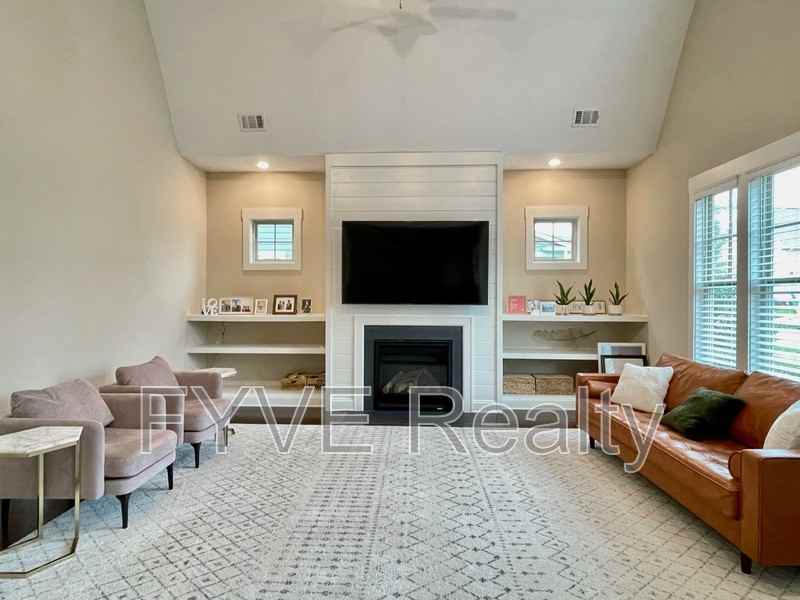 2856 Americus Dr - Photo 2 of 25