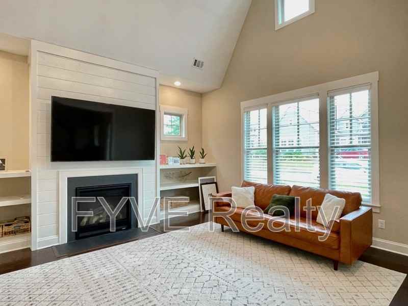 2856 Americus Dr - Photo 3 of 25