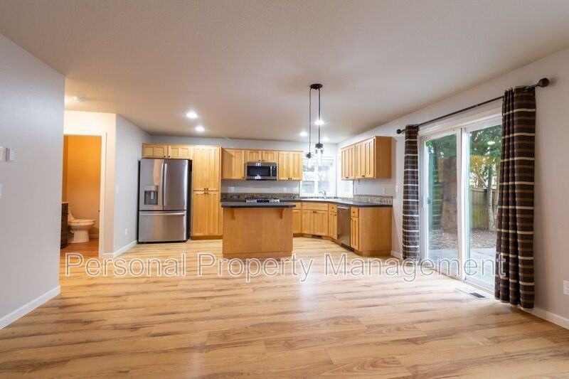 111 Nw 150th St - Photo 5 of 22