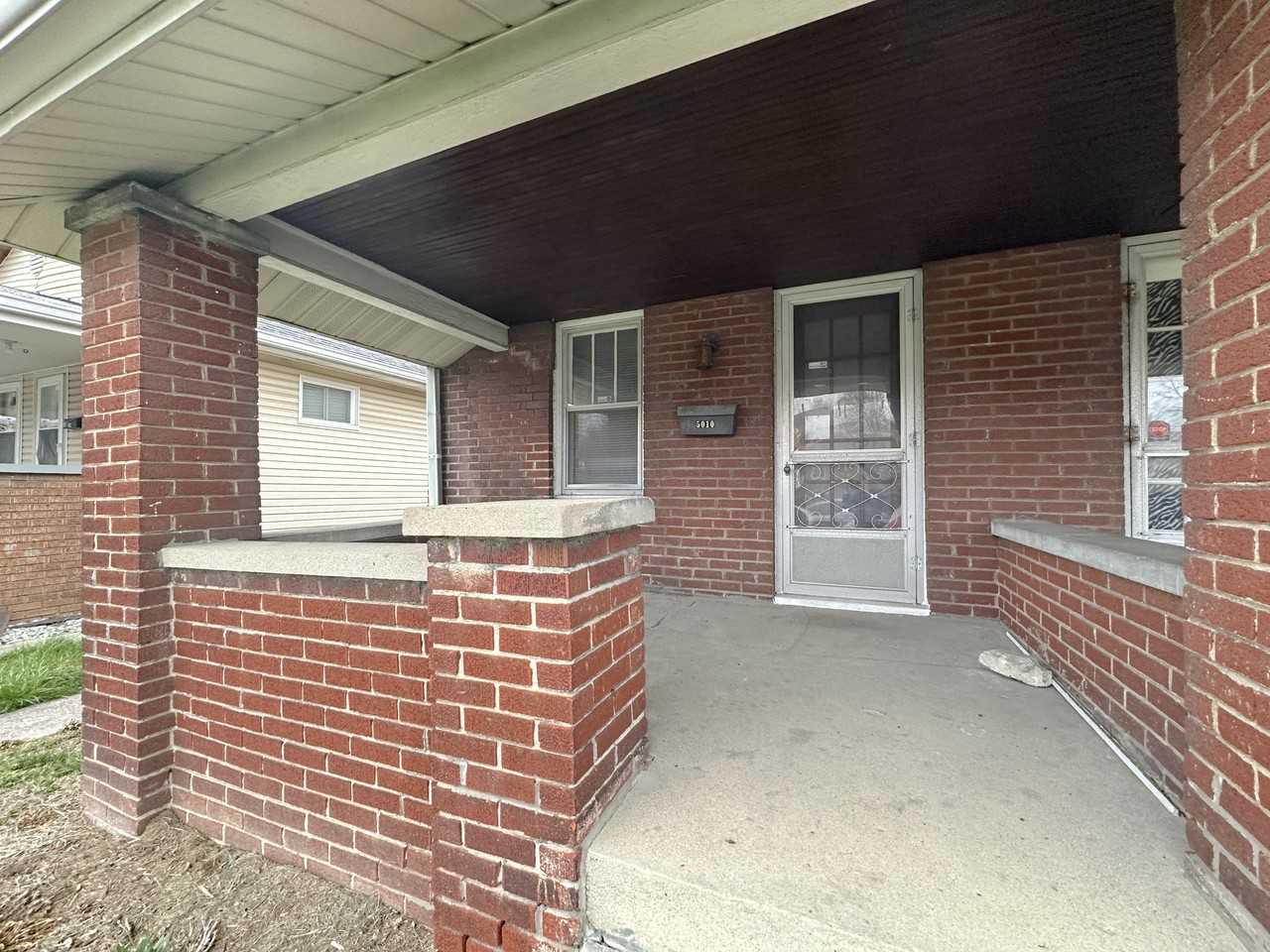 5010 E 10th St - Photo 2 of 16