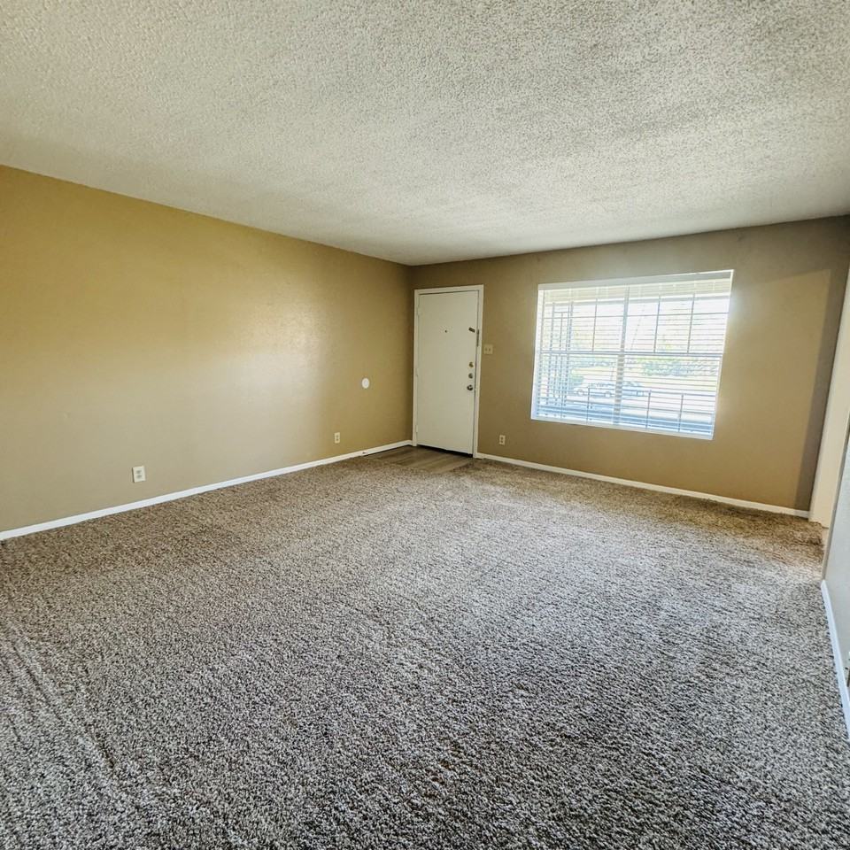 204 10Th St - Photo 2 of 10