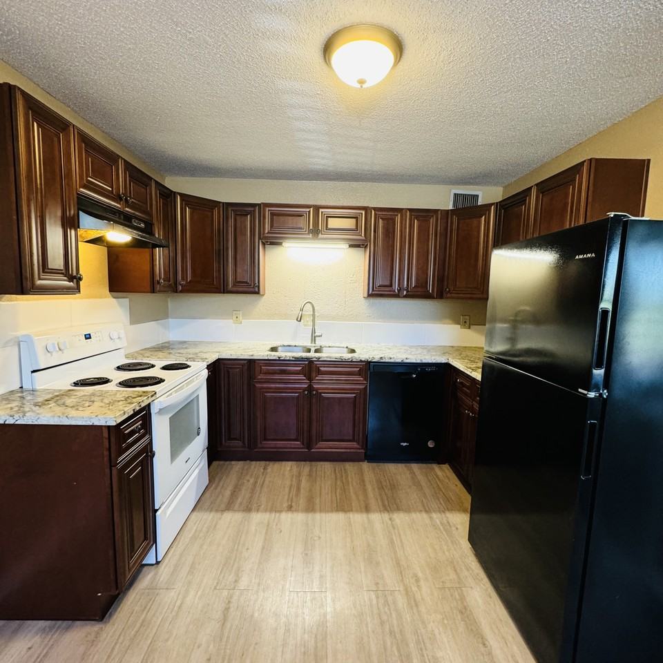 204 10Th St - Photo 3 of 10