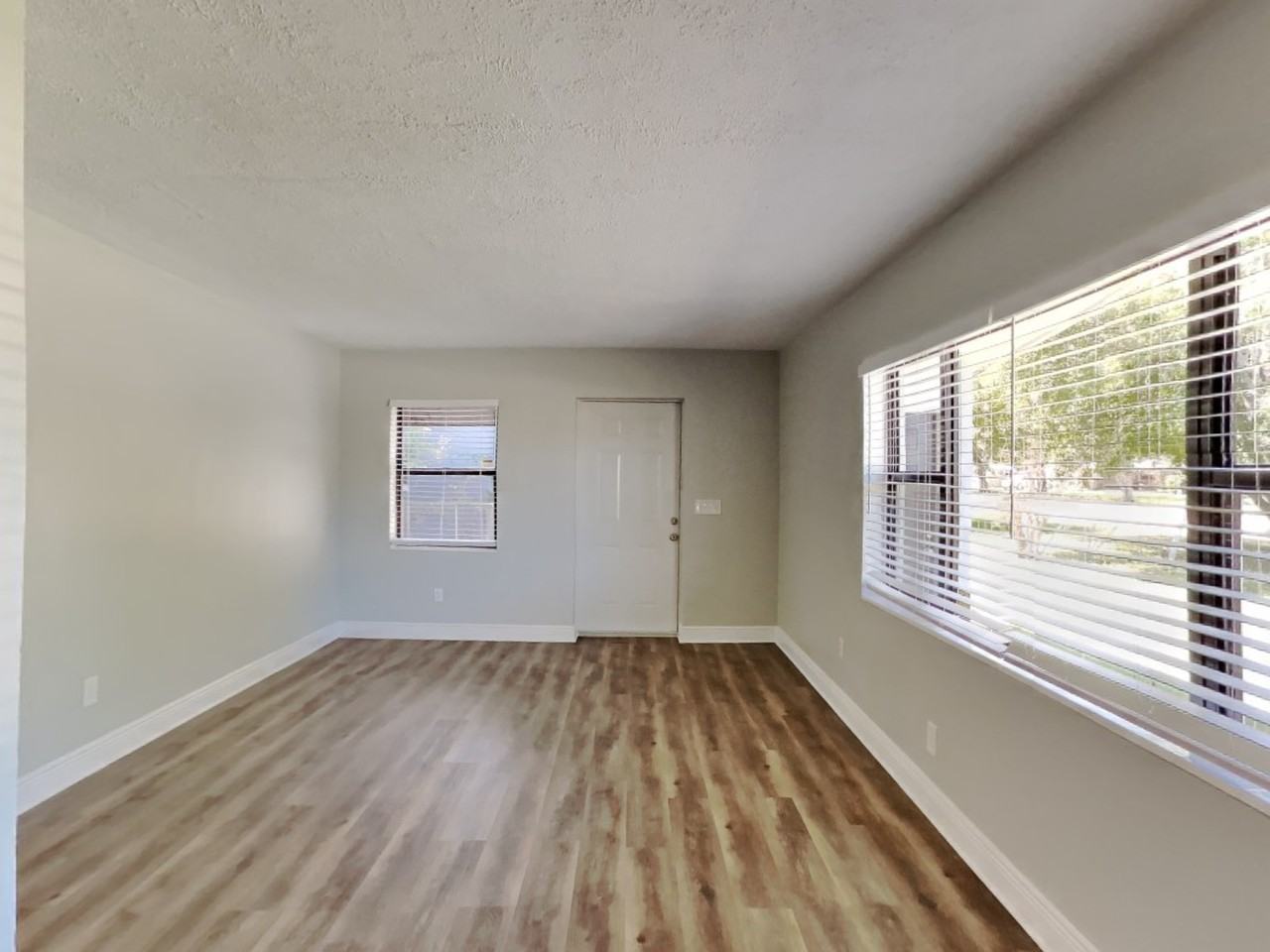 1628 Roselawn St Sw - Photo 2 of 18