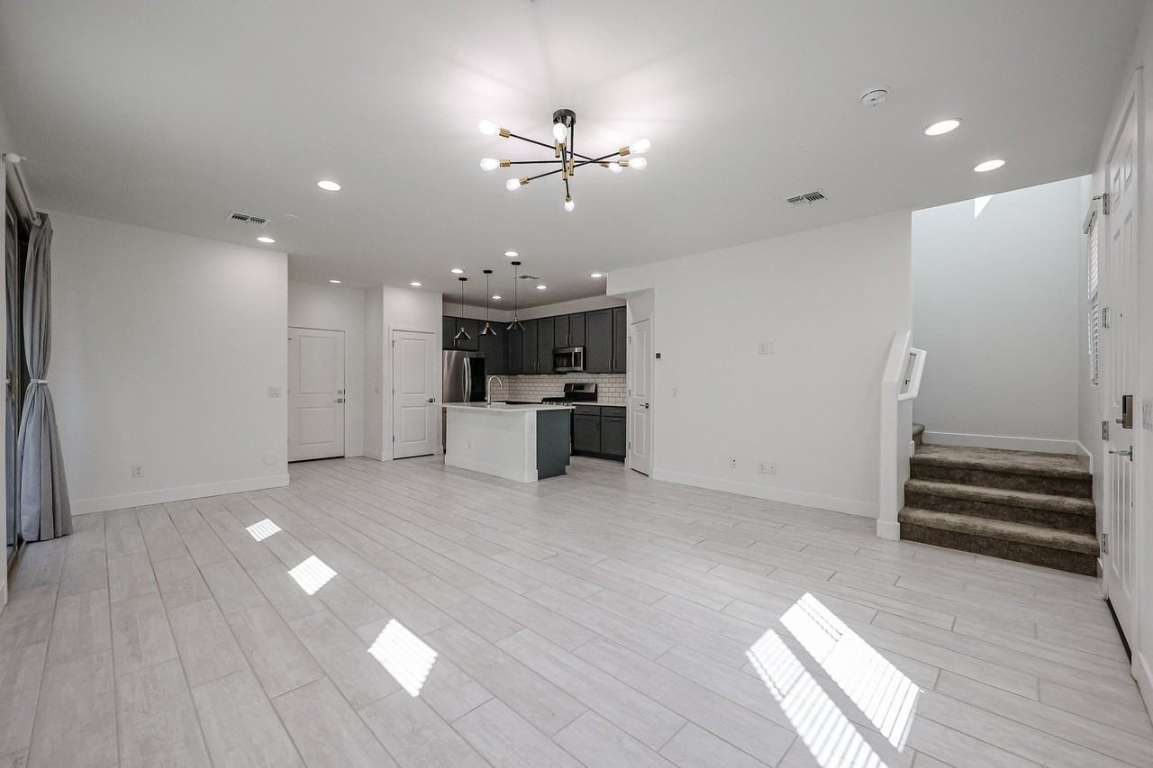 1656 S 83rd Way - Photo 4 of 27