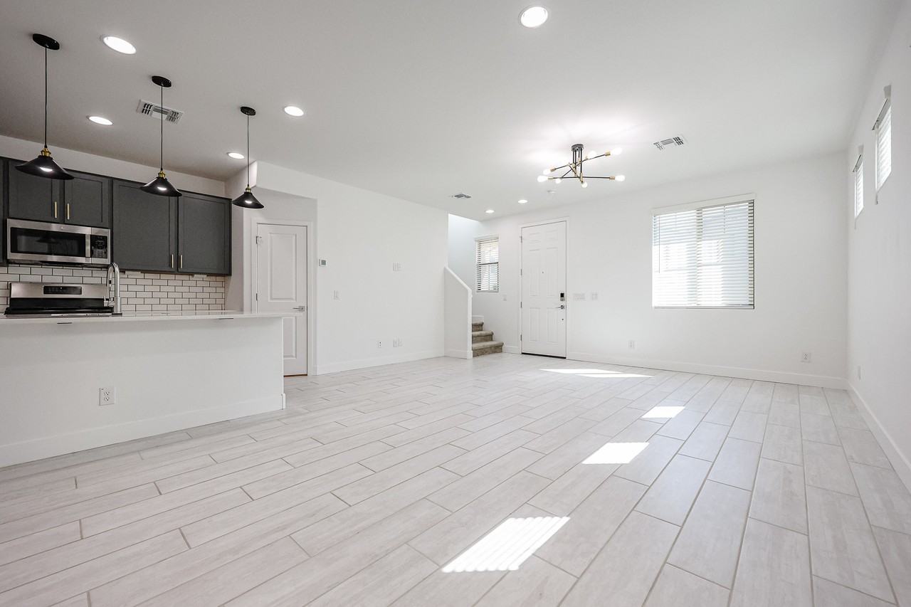 1656 S 83rd Way - Photo 5 of 27