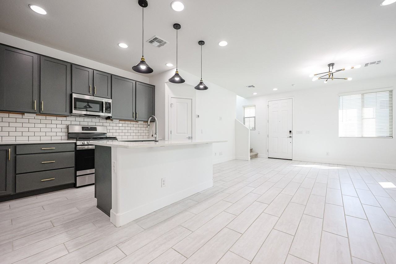 1656 S 83rd Way - Photo 7 of 27