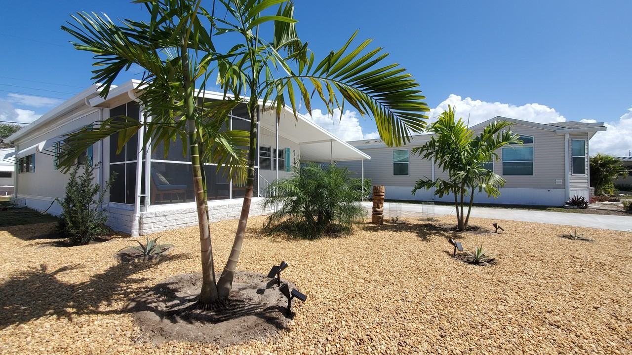 712 Carefree - Photo 2 of 27