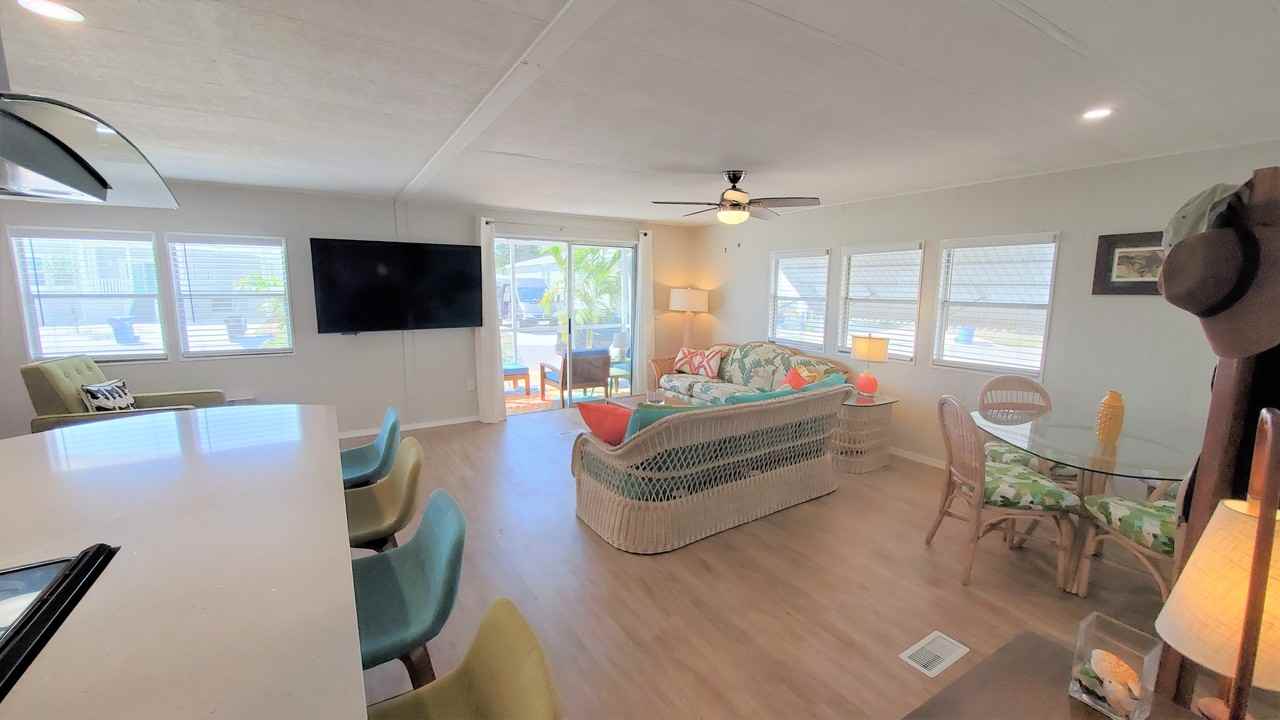 712 Carefree - Photo 3 of 27