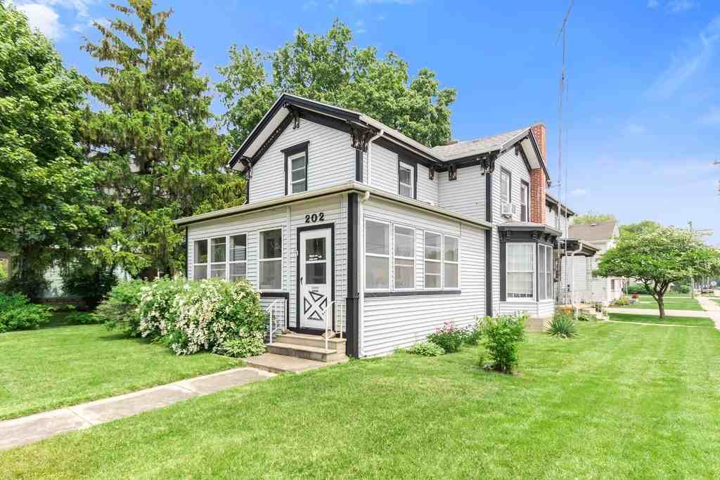 202 N Main St 2, Sandwich, IL 60548 1 Bedroom Apartment for 925/month