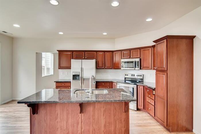 6417 Discovery St E - Photo 2 of 17