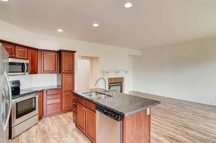 6417 Discovery St E - Photo 3 of 17