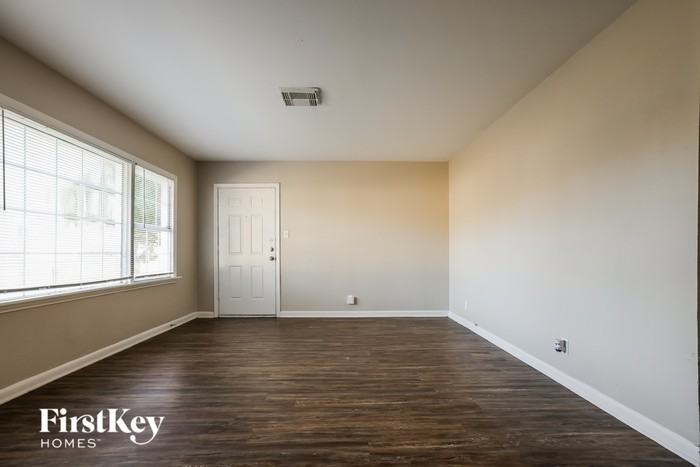 503 23rd Ave N - Photo 2 of 16