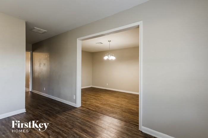 503 23rd Ave N - Photo 3 of 16