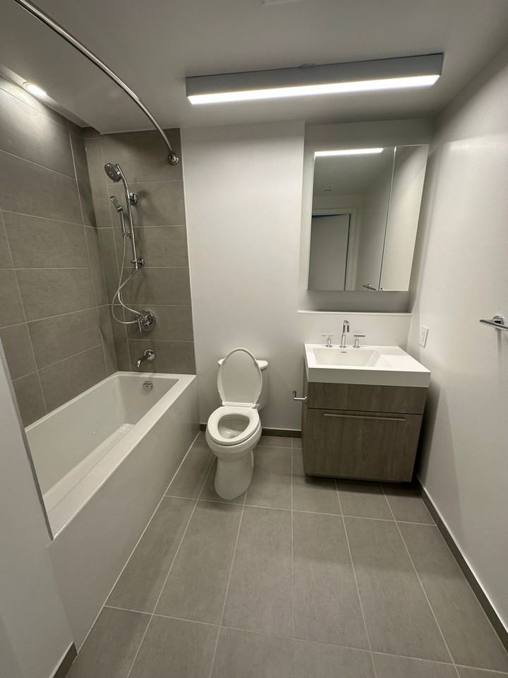 57 Spadina Avenue #3204 - Photo 3 of 7