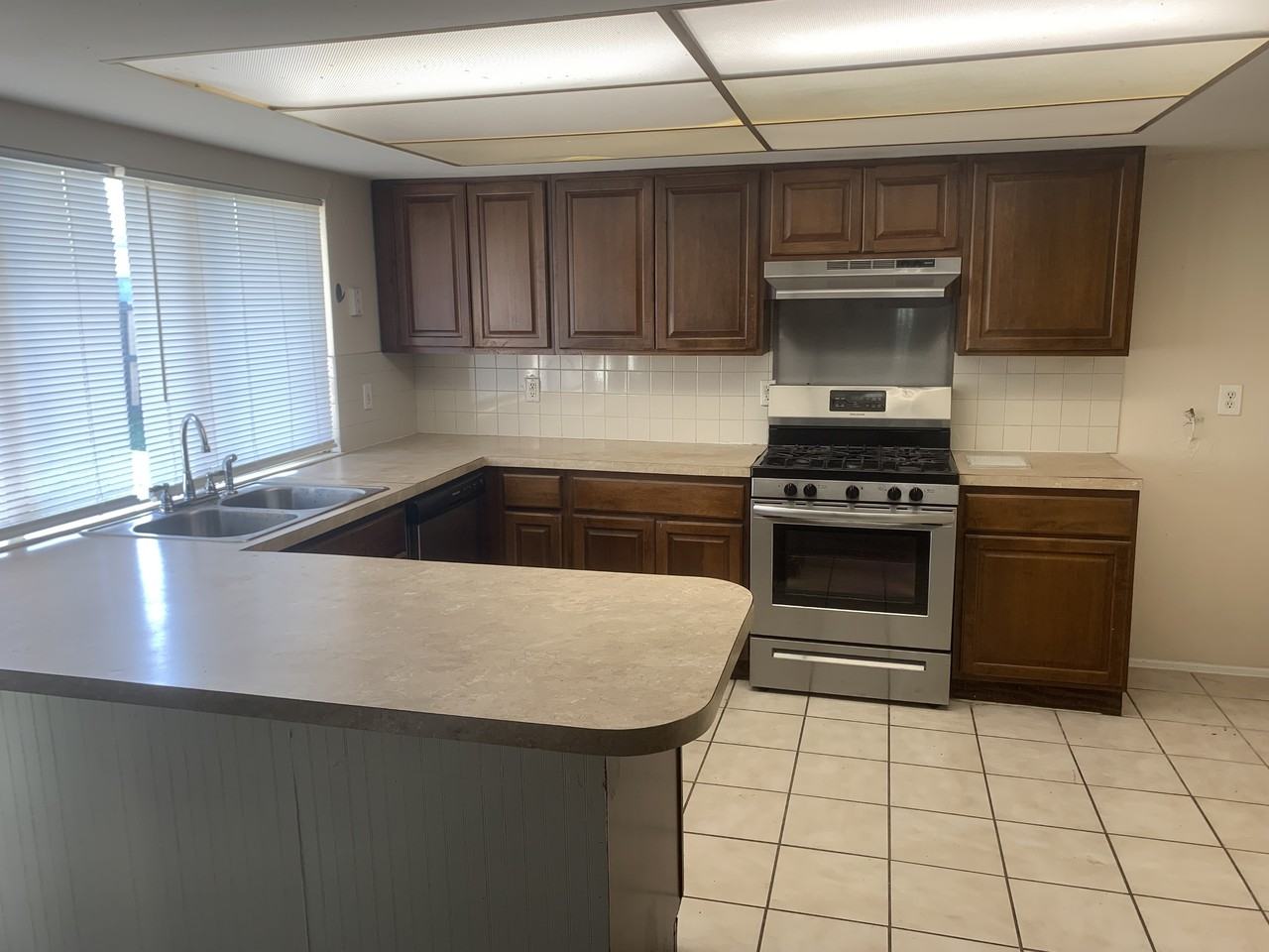 2934 Robin Hill Ln #NA - Photo 2 of 11