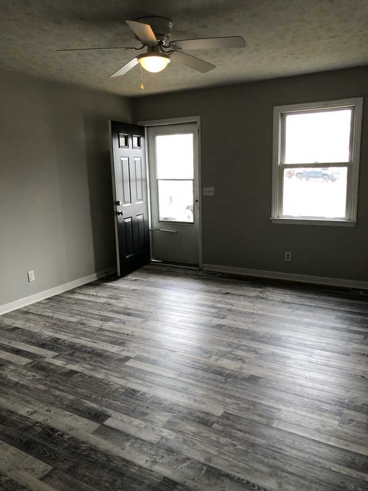 123 Holly Ct #1 - Photo 3 of 14