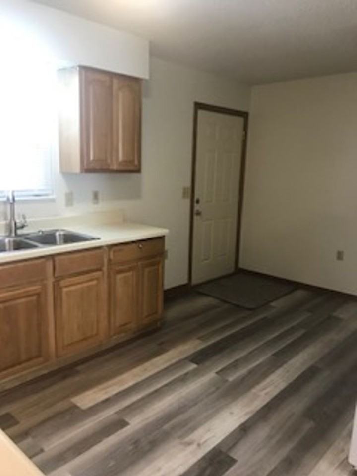 1112 Park St - Photo 7 of 8