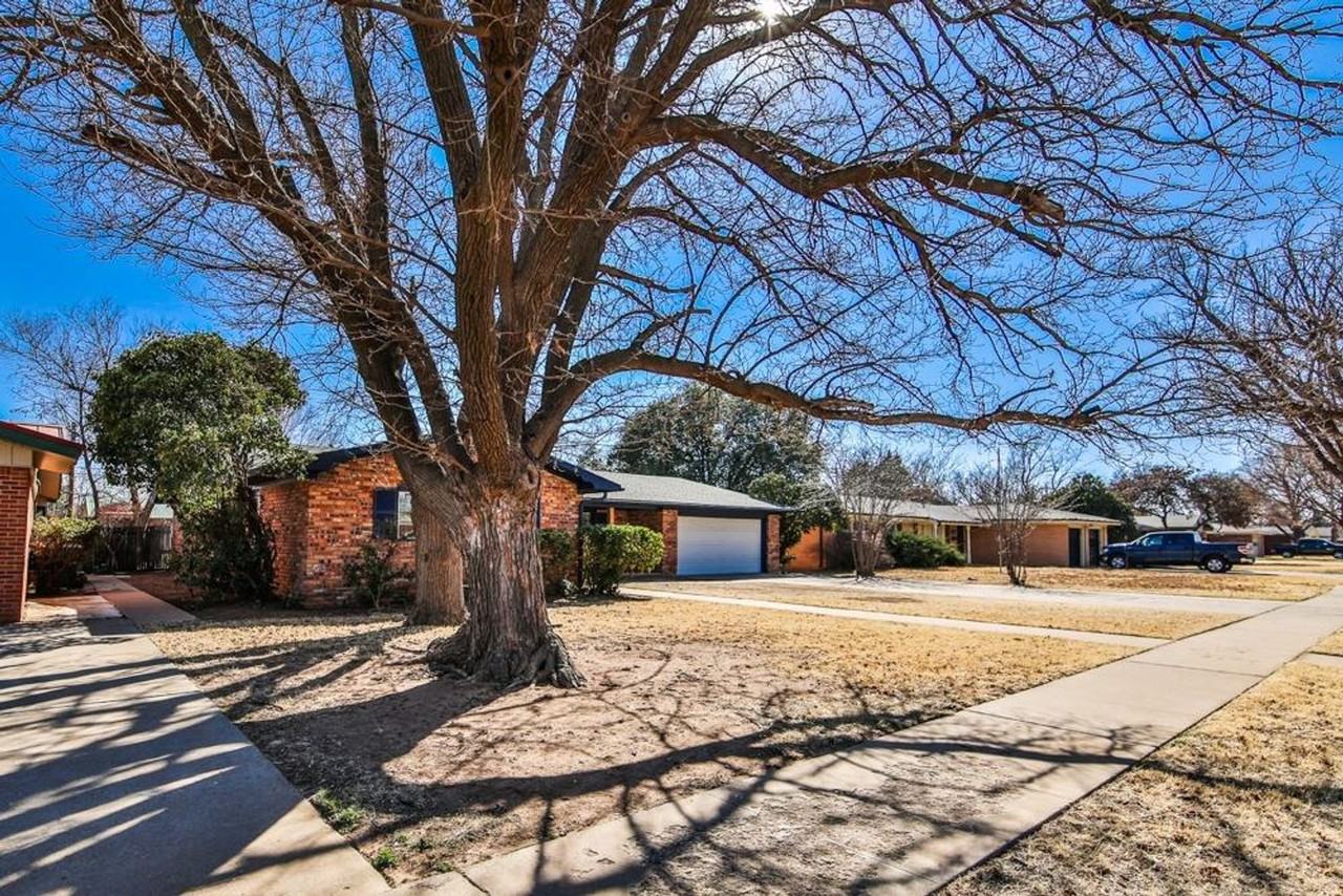 2305 56th St - Photo 2 of 20