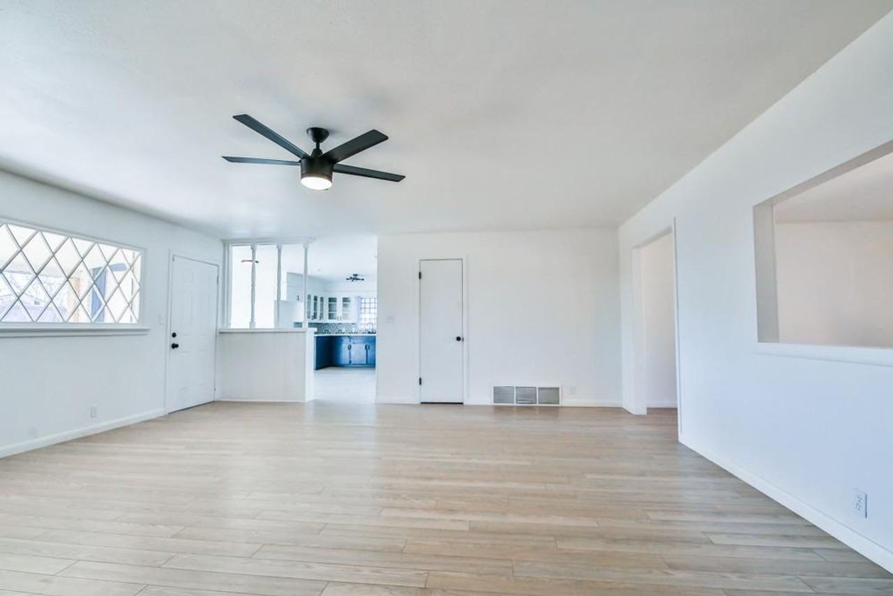 2305 56th St - Photo 4 of 20