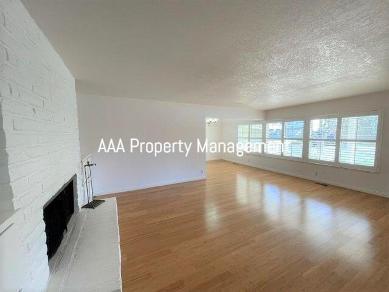 2034 Belford Dr - Photo 3 of 32