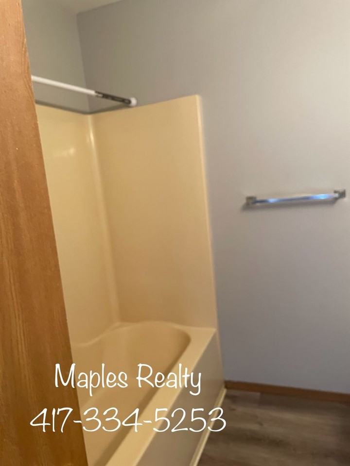 28 Fall Creek Dr #4A - Photo 2 of 4