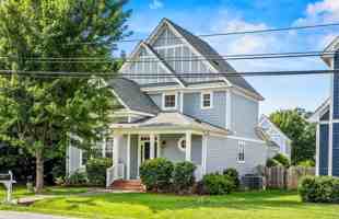 featured image of 606 Center St