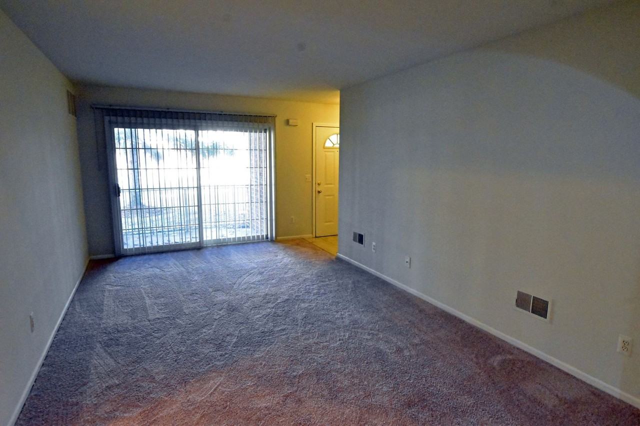 8187 N Annsbury Cir - Photo 5 of 18