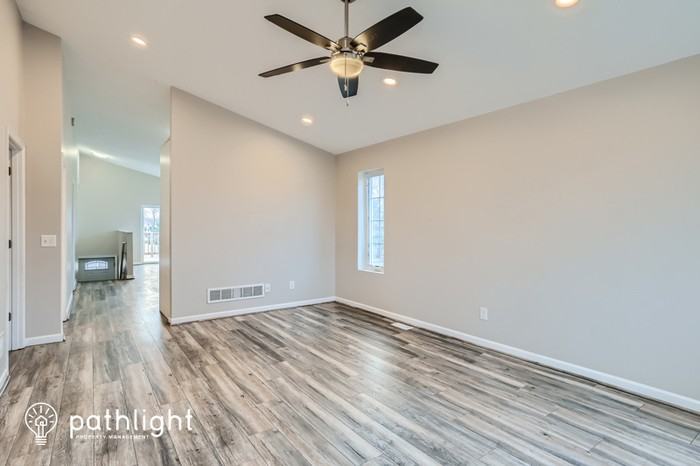 100 E Spruce St - Photo 2 of 26